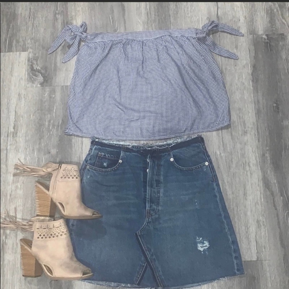 Hollister off the shoulder top NWOT!